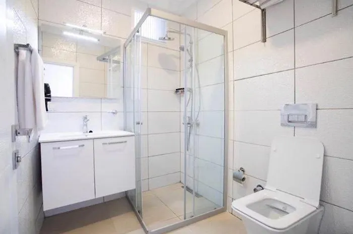 Apartahotel Queen Victoria 3*