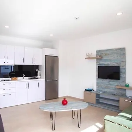 Queen Victoria Aparthotel 3*