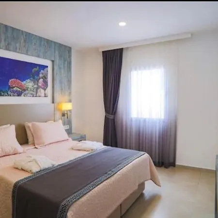 Queen Victoria Suit * Bodrum