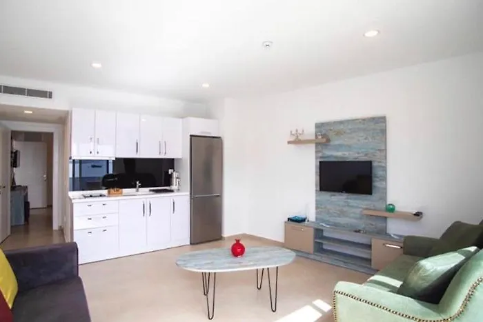 Queen Victoria Aparthotel 3*